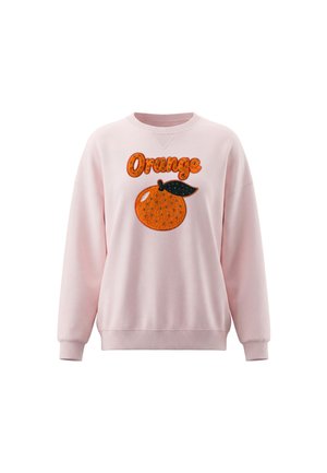 Lyserød langærmet sweatshirt med en orange frugtgrafik og ordet "Orange" i teksturerede orange bogstaver på fronten.