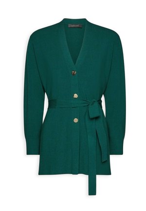 Cardigan verde con maniche lunghe, scollatura a V e cintura legata. Presenta bottoni color oro e un tessuto morbido e strutturato.