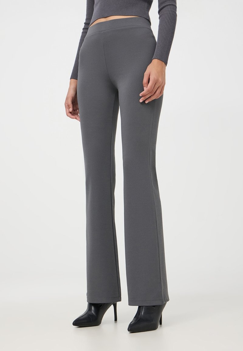 Terranova A ZAMPA ELASTICIZZATI - Pantaloni - grigio scuro