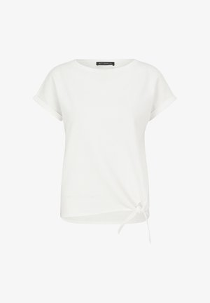 Witte korte mouwen top gemaakt van zachte stof met een ronde halslijn en een knoopdetail aan de zijkant, met een relaxte pasvorm en opgerolde mouwen.