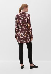 s.Oliver BLACK LABEL LONG À IMPRIMÉ ALL OVER - Overhemdblouse - bordeaux