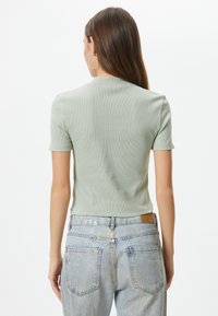 Koton TURTLE NECK CROP SHORT SLEEVE  - T-shirt basic - khaki