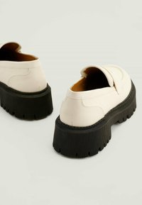 NA-KD Slip-ins - white