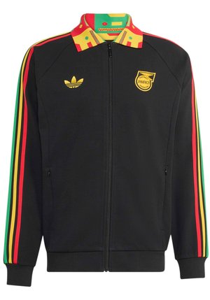 Zwarte jas met ritssluiting, voorzien van rode, gele en groene strepen op de mouwen, een patroon op de kraag, het Adidas-logo en het embleem van de Jamaica Football Federation op de borst.
