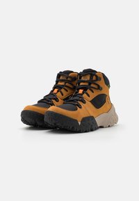 Timberland MOTION SCRAMBLE WP - Augsti sporta apavi - wheat