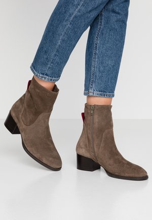 Stiefelette - taupe