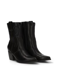 Botas de vaquero de cuero negro con punta afilada, tacón bajo en bloque y detalles de costura en los lados. Cuenta con un cierre de cremallera.