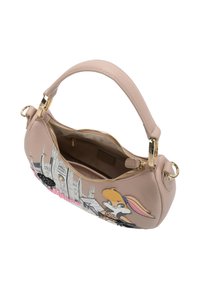 Borsa a mano in pelle rosa con forma arrotondata, caratterizzata da un design grafico esterno, ferrature dorate e scomparto interno con cerniera.