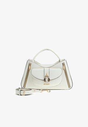 Borsa bianca con manico superiore, tasca frontale con chiusura dorata e logo "Guess", due cerniere verticali dorate e tracolla removibile.