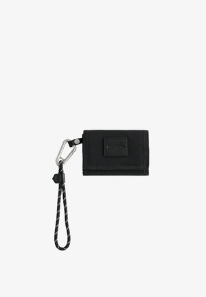 Zwarte stoffen driervoudige portemonnee met AllSaints logo patch, zilverkleurige karabijnhaak en aangehechte zwart-witte luskoord.