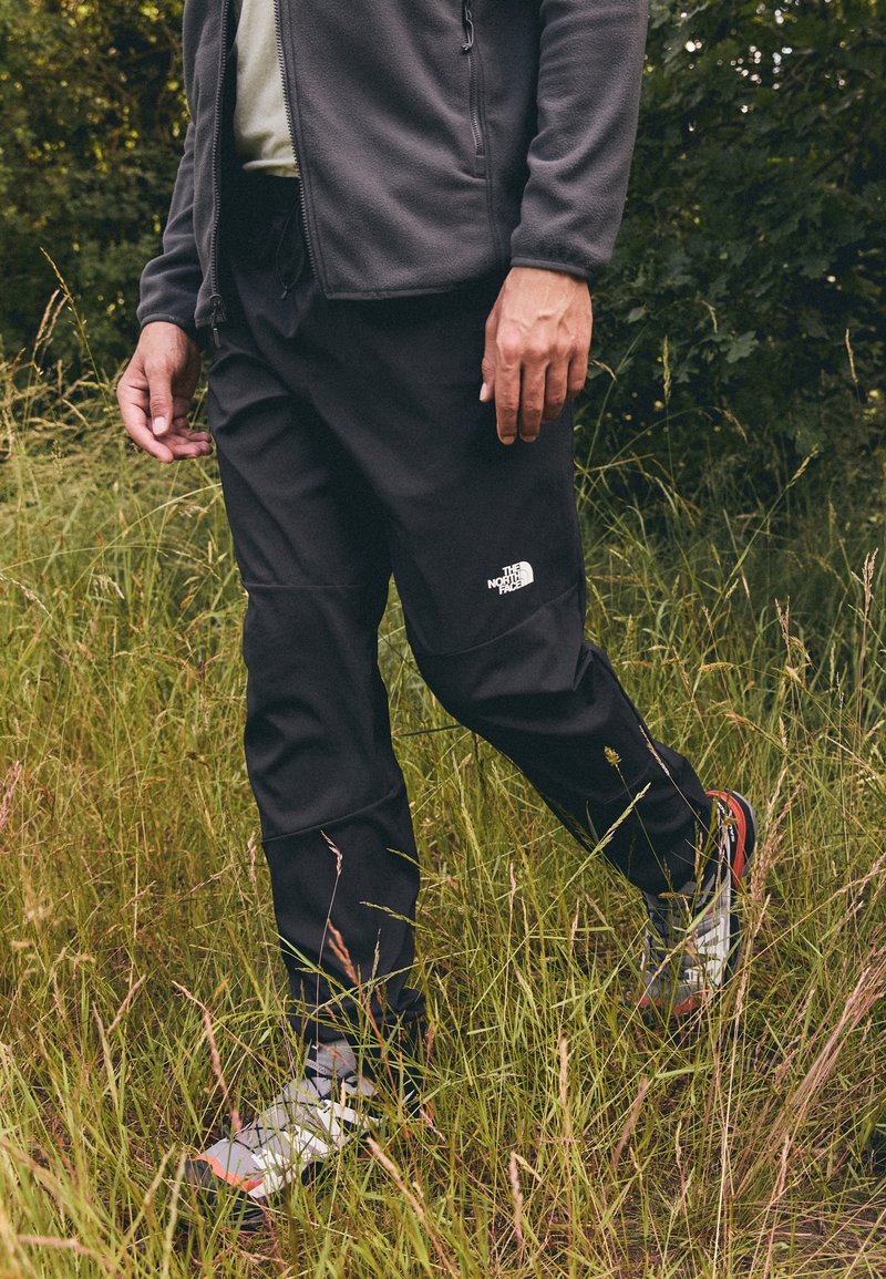 The North Face - MOUNTAIN ATHLETICS WIND PANT - Friluftsbyxor - black, Förstora
