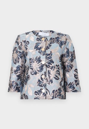 Ανοιχτό μπλε γυναικείο τζάκετ με μεγάλο σχέδιο σε ναυτικό μπλε και μπεζ floral και πέντε χρυσά κουμπιά στο μπροστινό μέρος, μανίκια τριών τετάρτων.