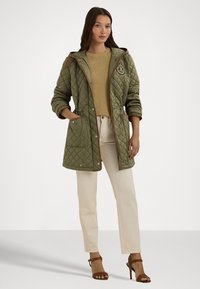 Lauren Ralph Lauren CREST-PATCH DIAMOND-QUILTED HOODED COAT - Parkas - olive fern
