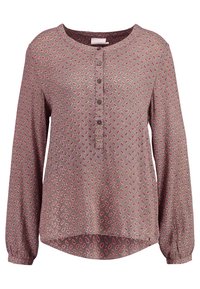 Blouse marron à manches longues avec un col rond, dotée d'une patte de boutonnage à l'avant et d'un petit motif floral rose et violet. Tissu lisse.