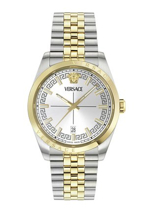 Orologio da polso Versace con cinturino in metallo oro e argento, quadrante bianco, indici delle ore dorati, logo Medusa, finestra della data e motivo geometrico intorno al quadrante.