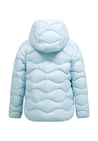 Giubbotto imbottito blu chiaro con cappuccio, con motivi a onde sul tessuto e una texture liscia. Adatto per il tempo freddo.