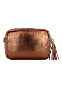 Bronzová kovová obdélníková taška s texturovaným povrchem, zlatou kovanou součástí a třásněmi. Kompaktní design vhodný pro malé nezbytnosti.