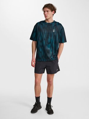 Hummel HMLHIIT AOP LOOSE S/S - Sports T-shirts - stargazer