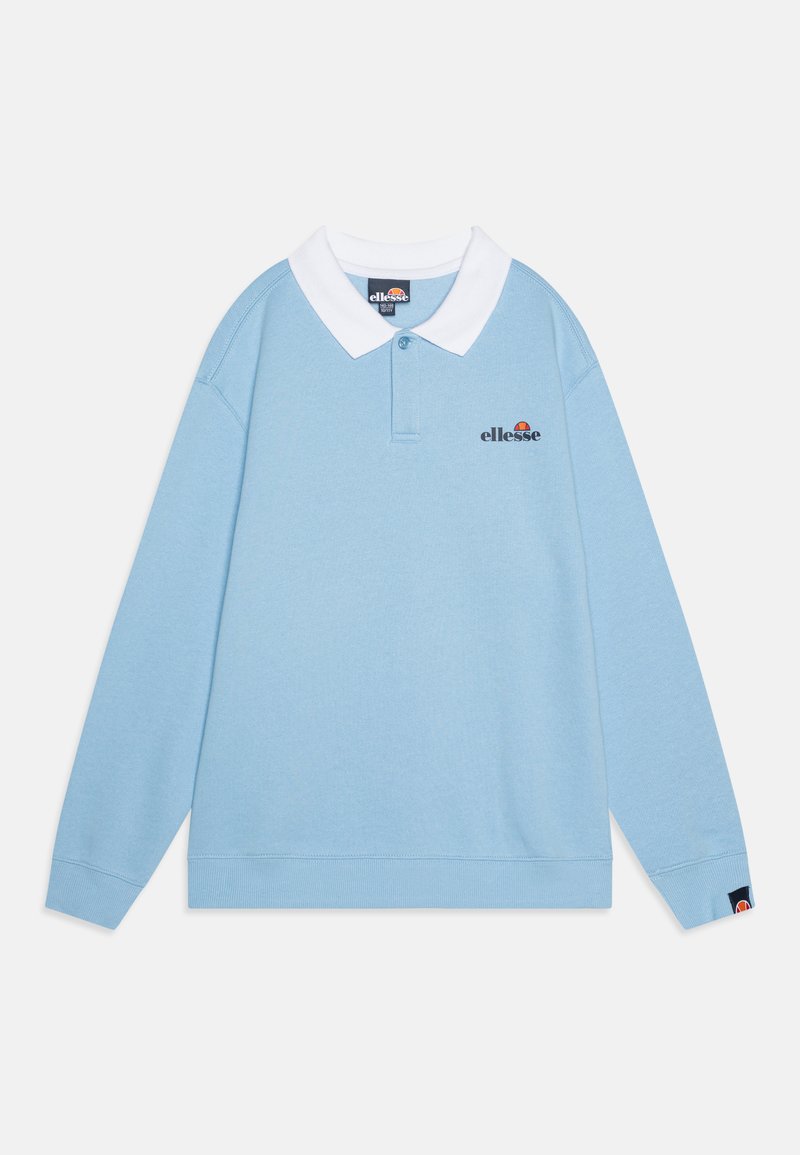 Camisa polo de manga longa azul-claro com colarinho branco, apresentando um logotipo bordado no peito e tecido texturizado. Punhos elásticos.