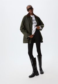 Stradivarius EQUESTRIAN-STYLE - Stivali con plateau - black