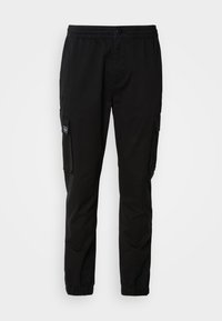 Zwarte cargobroek met elastische tailleband, knoopsluiting, twee zijzakken en twee cargozakken. Gladde stof met een relaxte pasvorm.