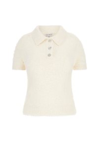 Kremowy sweter polo z krótkim rękawem o fakturowanym wykończeniu, z kołnierzykiem i czterema guzikami z przodu. Miękki, puszysty materiał.
