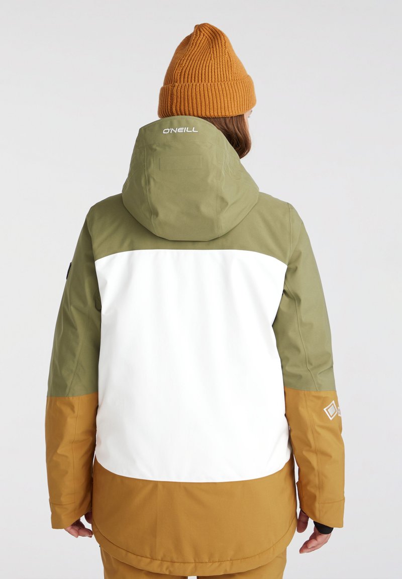 Skijacke in olivgrün, weiß und braun. Verfügt über eine Kapuze, strukturierte Stoffoberfläche und ein Logo auf dem Rücken. Elastische Bündchen für eine optimale Passform.