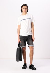 Thumbnail Image 2