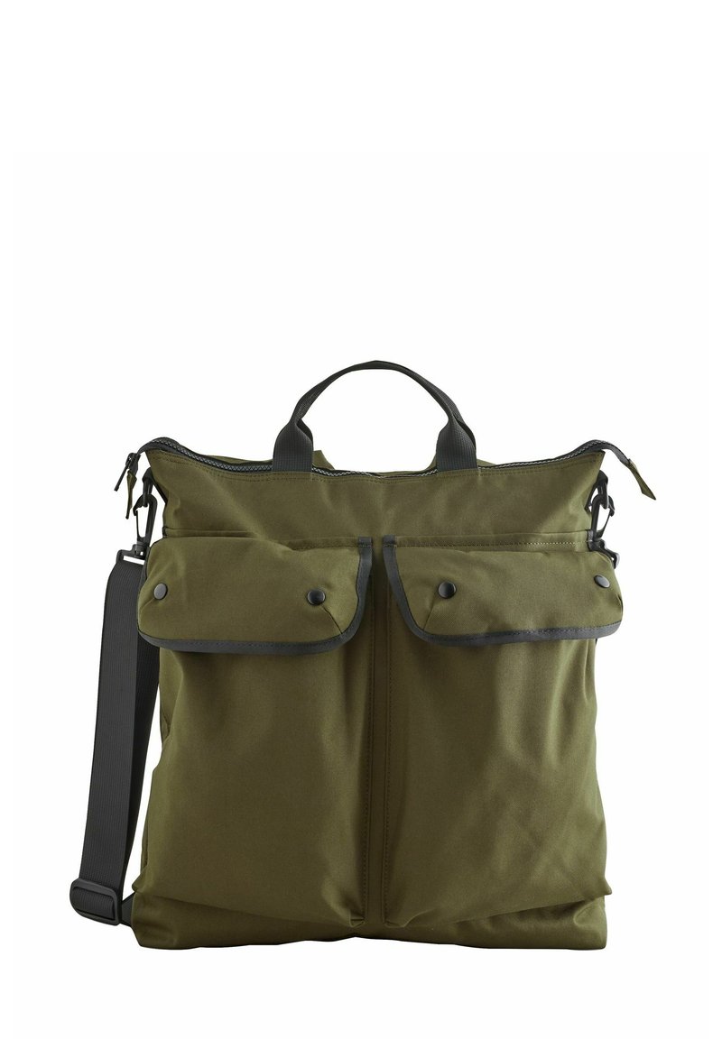 Torba iz olivno zelene platna z jasno obliko, zgornjimi ročaji, nastavljivim naramnim trakom, dvema sprednjima žepoma z zadrgo in zapiranjem z zadrgo.