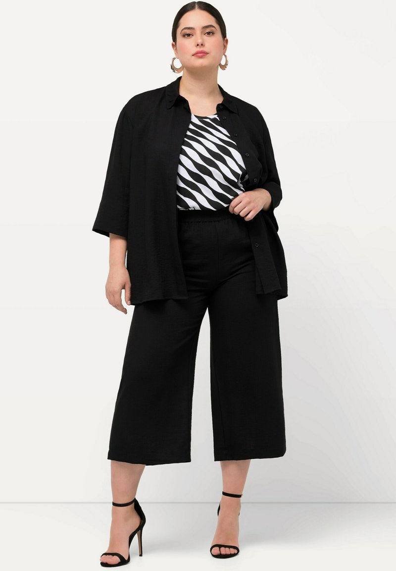 Ulla Popken Shorts di felpa modello Mary con taglio della gamba dritto