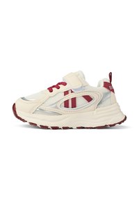 Beige sneaker med røde accenter, netmateriale og syntetiske materialer, polstret krave, Velcro-strop og tekstureret gummisål med grebsmønstre.