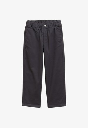 Donkergrijze rechtliggende broek met elastische tailleband en knoopsluiting, met voorzakken op een witte achtergrond.