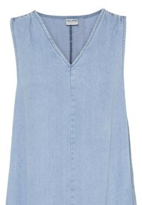Haut sans manches en denim bleu clair avec col en V et une couture simple au centre devant, étiqueté Pulz Jeans.