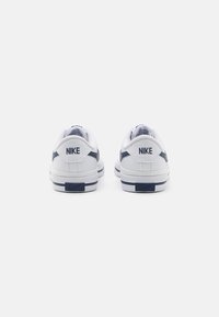 Nike Sportswear COURT LEGACY - Sporta apavi - white/midnight navy