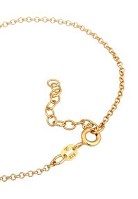 Collana a catena color oro con anelli rotondi, dotata di un gancio rotondo e di un'etichetta che mostra "925" per indicare il contenuto in argento sterling.