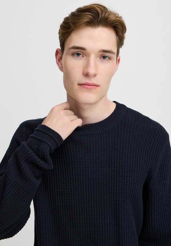 CFKARL CREW NECK STRUCTURED KNIT - Jumper3