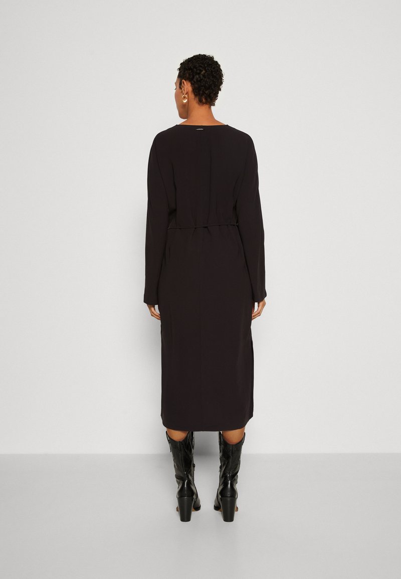 Calvin Klein STRUCTURE V NECK DRESS - Denní šaty - black