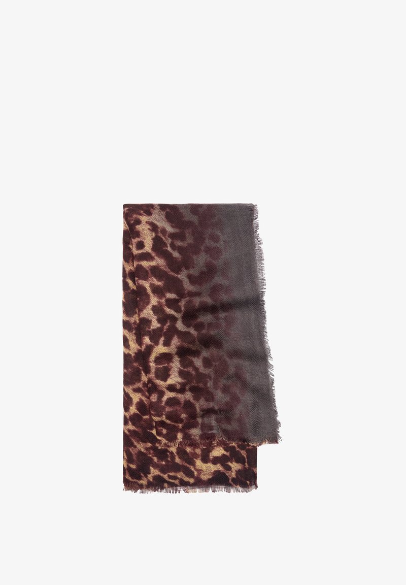 Szal w lamparta w odcieniach brązu i szarości, z miękką teksturą i postrzępionymi brzegami, o prostokątnym kształcie i wzorze w jodełkę.