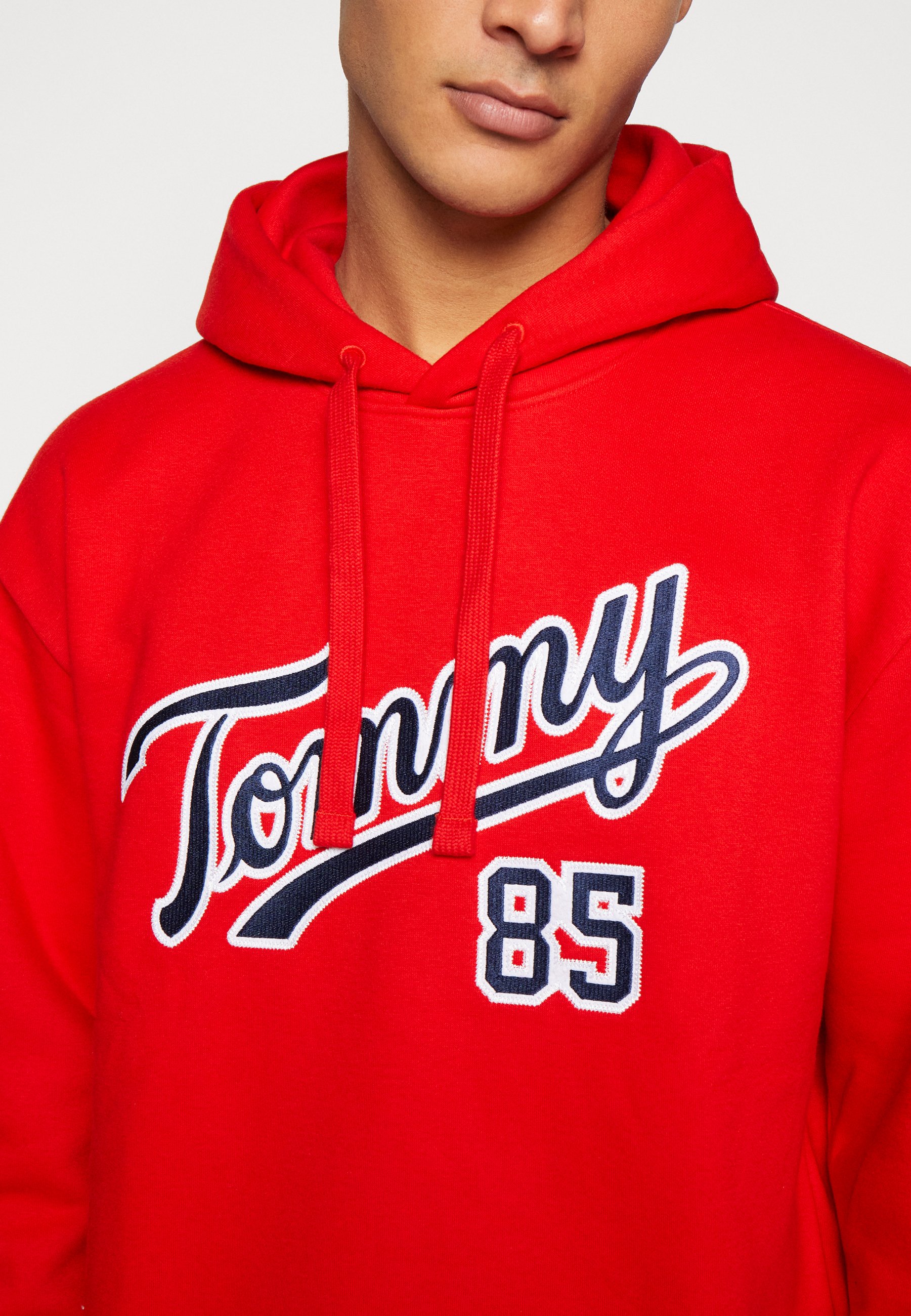 関税送料込♪ JEANS/COLLEGE 85 HOODIE 関税送料込♪TOMMY JEANS/COLLEGE 85 HOODIE