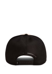 Schwarze Kappe mit Mesh-Rücken, einem einfarbigen schwarzen Band, verstellbarem Kunststoffriemen und gebogenem Schirm, der strukturierte Stoff- und Nahtdetails zeigt.