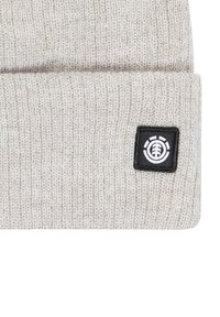 Knit beanie in light gray with a textured finish. Features a black rectangular patch with a white logo. Folded cuff design.