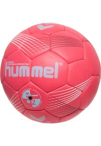 Rosa Hummel Storm Pro handboll, hybriddesign med texturerad yta, som har silverdetaljer, logotyper och mönstrade linjer över panelerna.