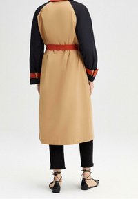 Touché Privé Trenchcoat - beige