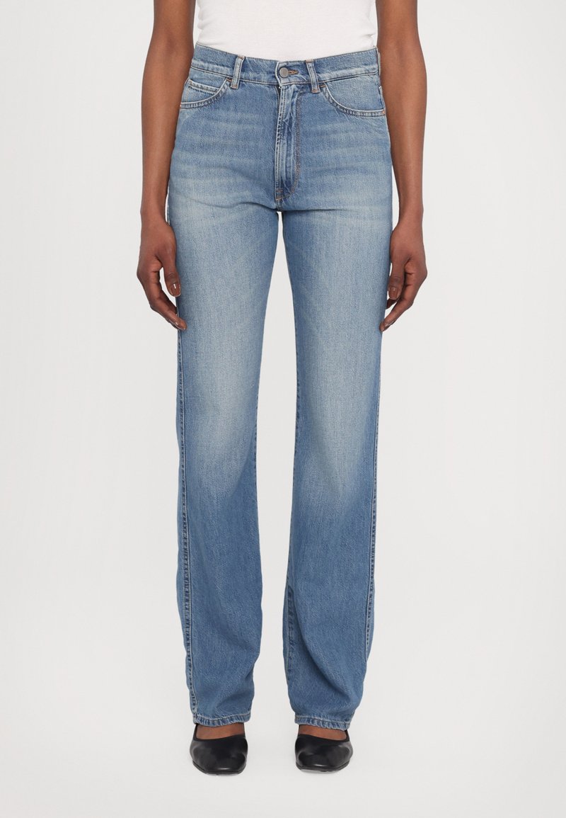 Ljusblå denimjeans med hög midja, rak benkärning och subtila blekningar. Har framfickor och en klassisk femficksdesign.