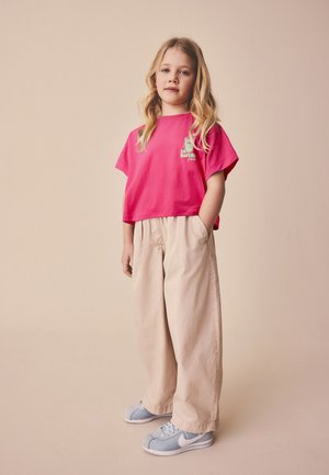 Next, REGULAR FIT - BOXY GRAPHIC T-SHIRT  . - T-shirt print - pink matcha