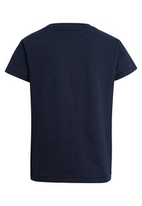 Námorně modré tričko s krátkým rukávem, vyrobené z měkké bavlněné tkaniny, s klasickým kulatým výstřihem a jednoduchým designem bez ozdob.