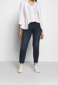 Evans Blus - off-white