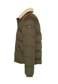 Chaqueta de plumas verde oliva con paneles de hombro marrón, cuello de borreguito beige, parche del logo Schott en la manga y bolsillo lateral con cremallera.