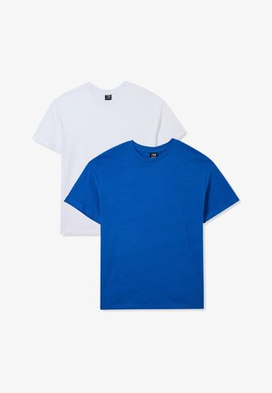 Due magliette a maniche corte, una di colore blu solido e una di colore bianco solido, realizzate in tessuto di cotone con scollatura a girocollo e vestibilità standard.