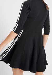 adidas Performance Robe en jersey - black